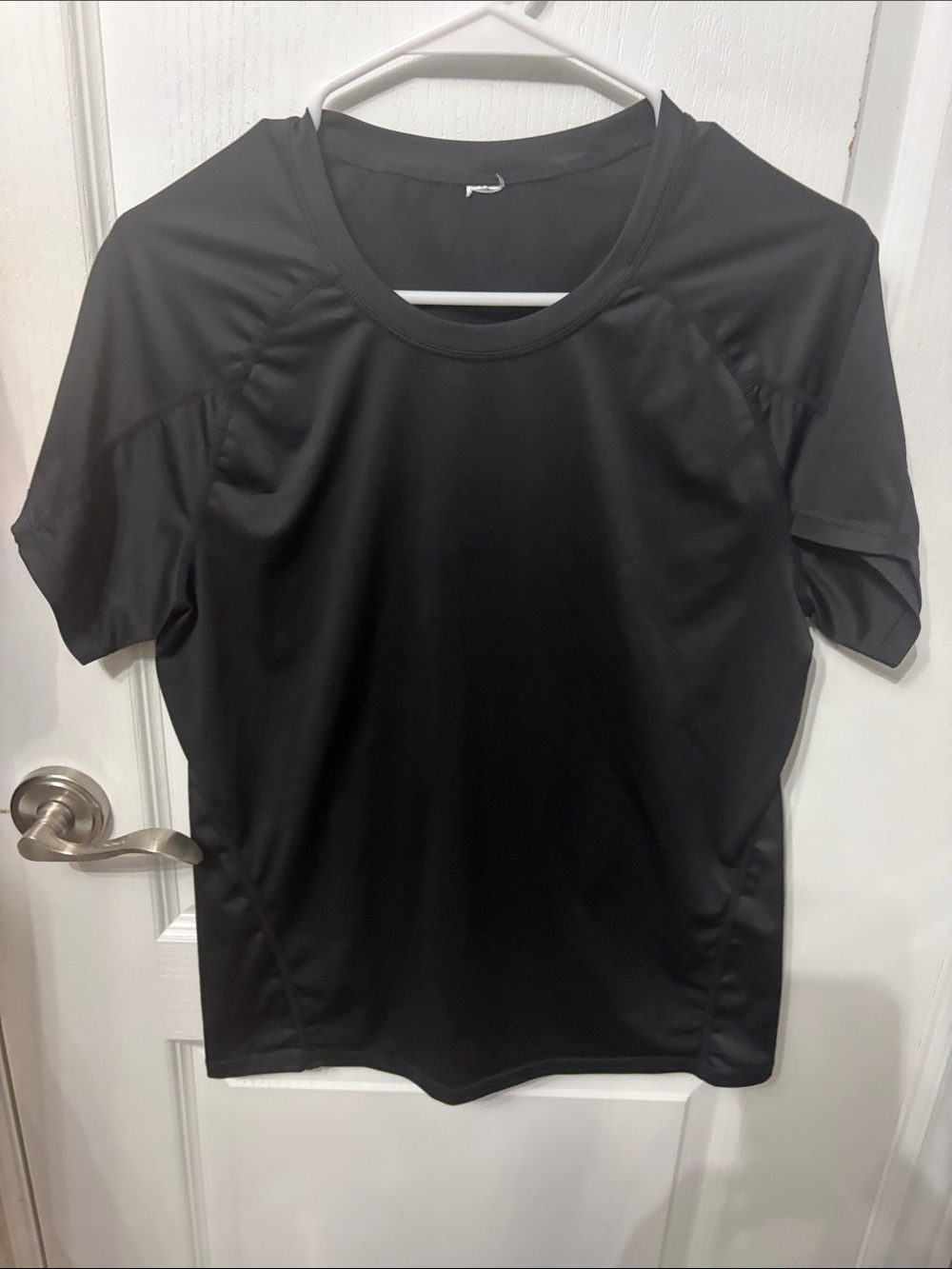 Men's Black Short-Sleeve Performance Tee